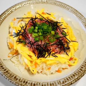 マグロと錦糸卵のちらし寿司